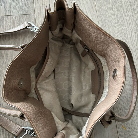 Michael Kors taupe purse - Picture 3 of 3